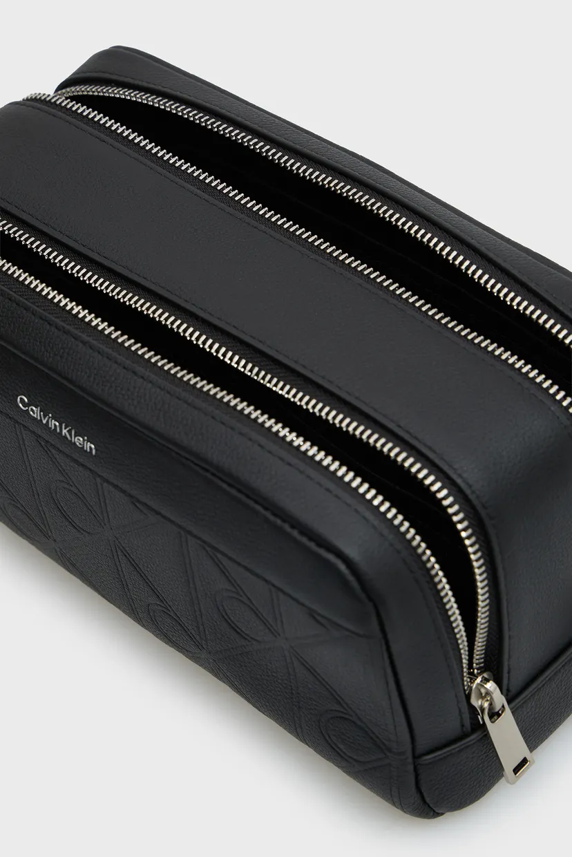 Portfard/XL EMBLEM AOP EMBOSS DOPP KIT 5